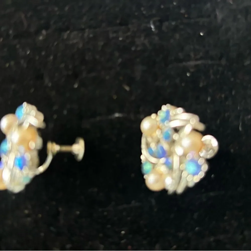 Lisner Earrings Rhinestone Pearl Gold Stud Vintage beaded accessory clip on stud